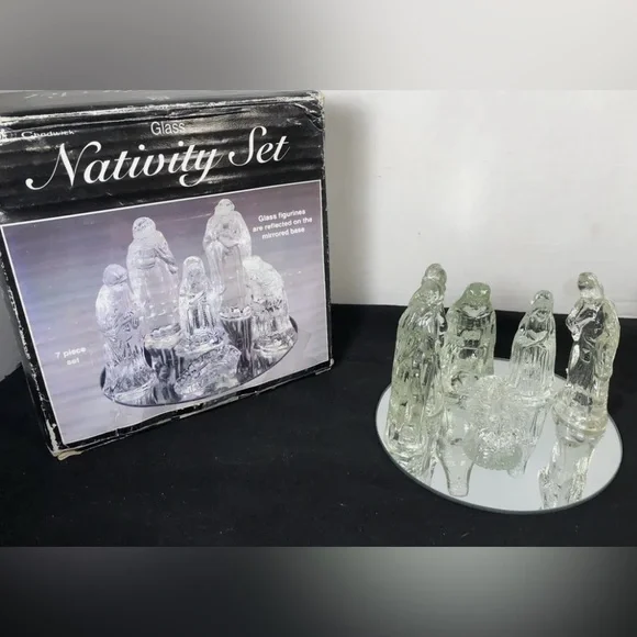 Glass nativity - Picture 1 of 5